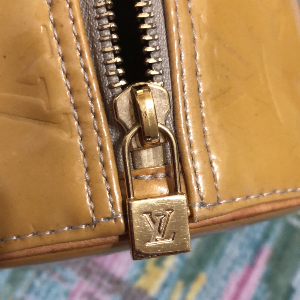Louis Vuitton Bedford in Monogram Vernis and Vachetta Leather - Picture 13 of 16